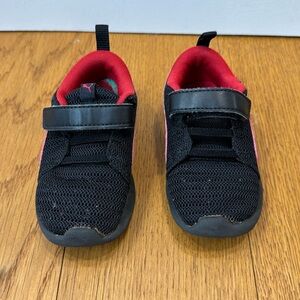 Kids Toddler black and red Puma Sneakers shoes size 5